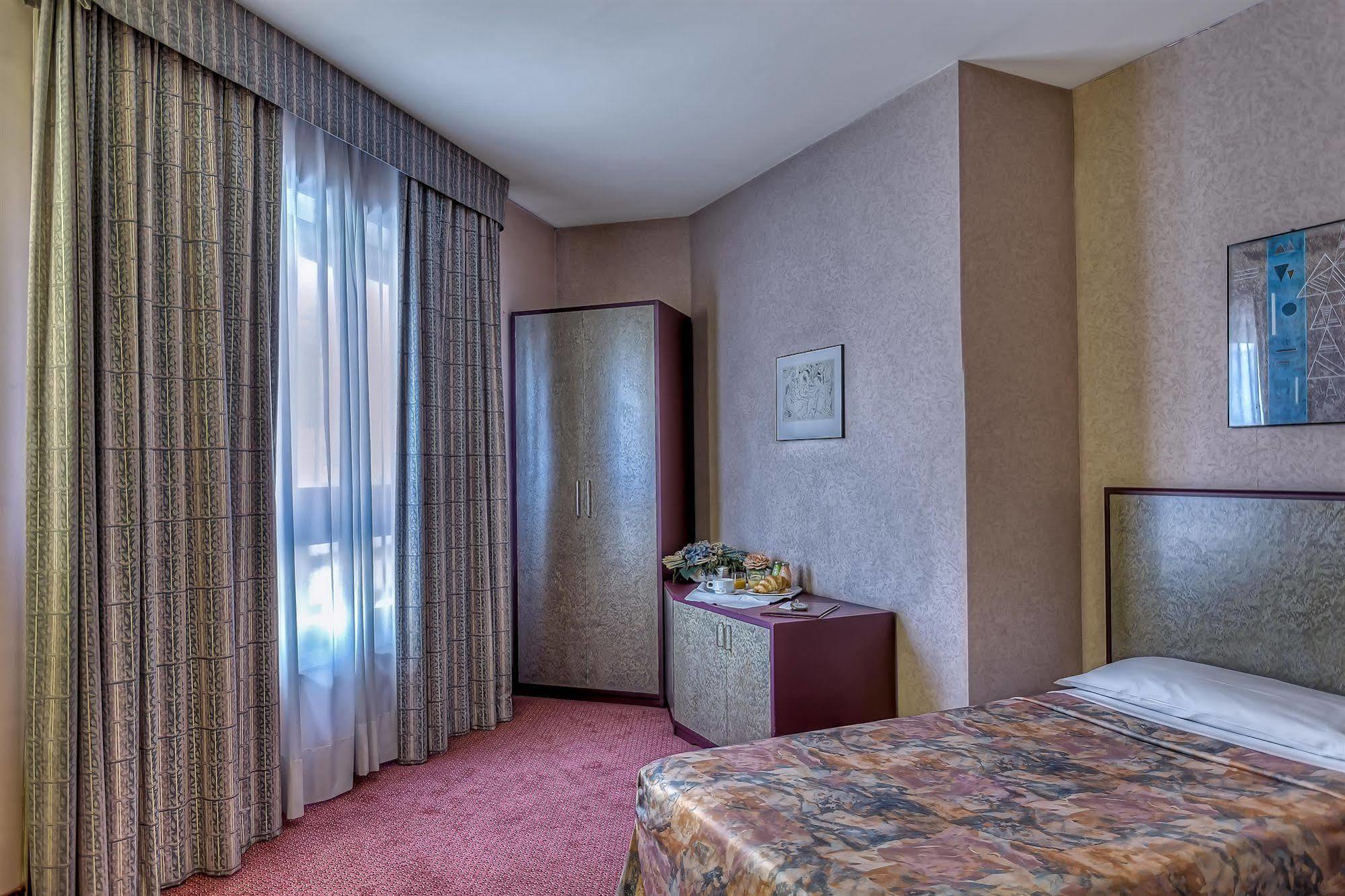 Hotel Gotha Turin Airport 4*